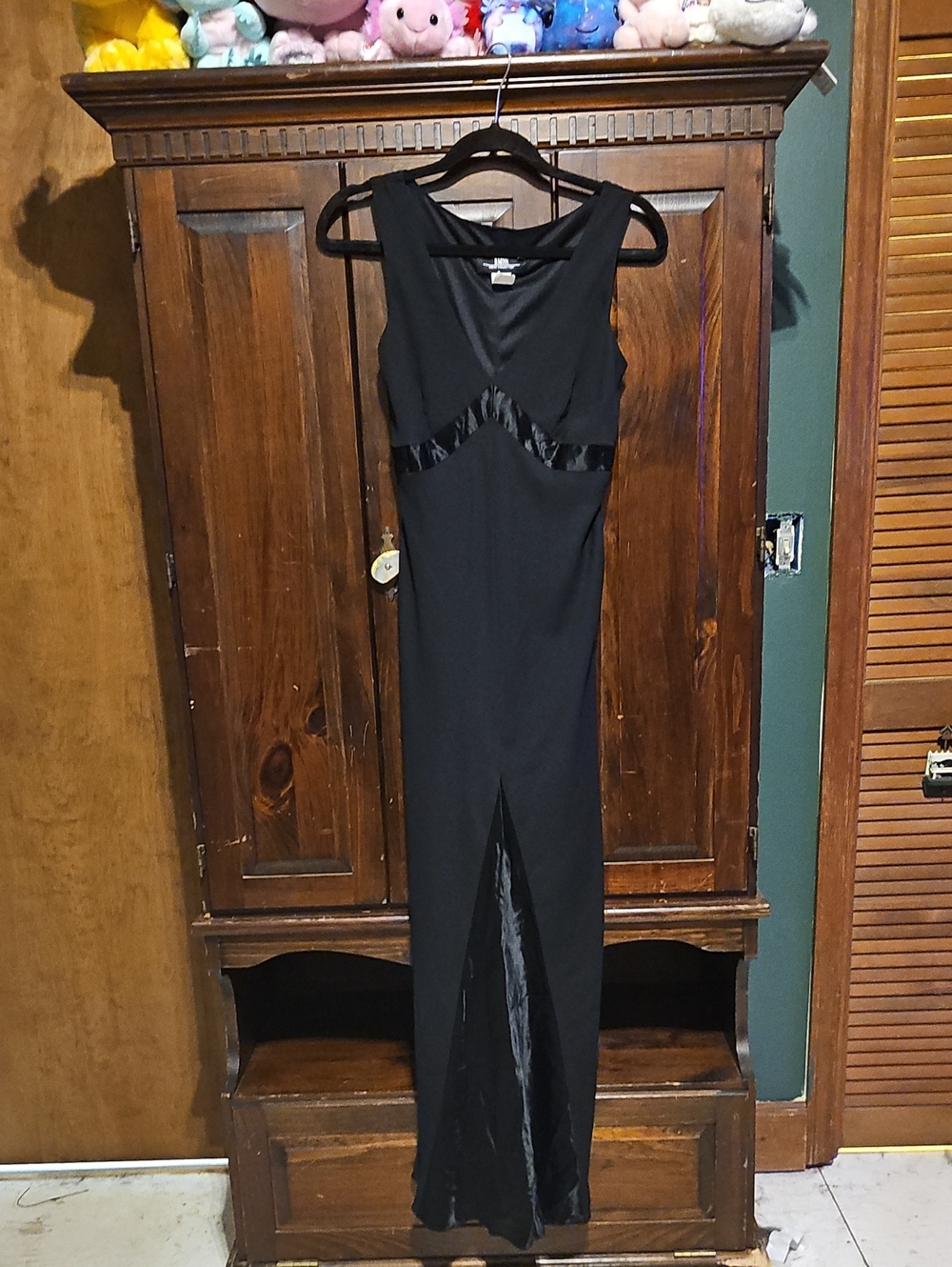 Tailor B. Moss Black Sleeveless Maxi Dress